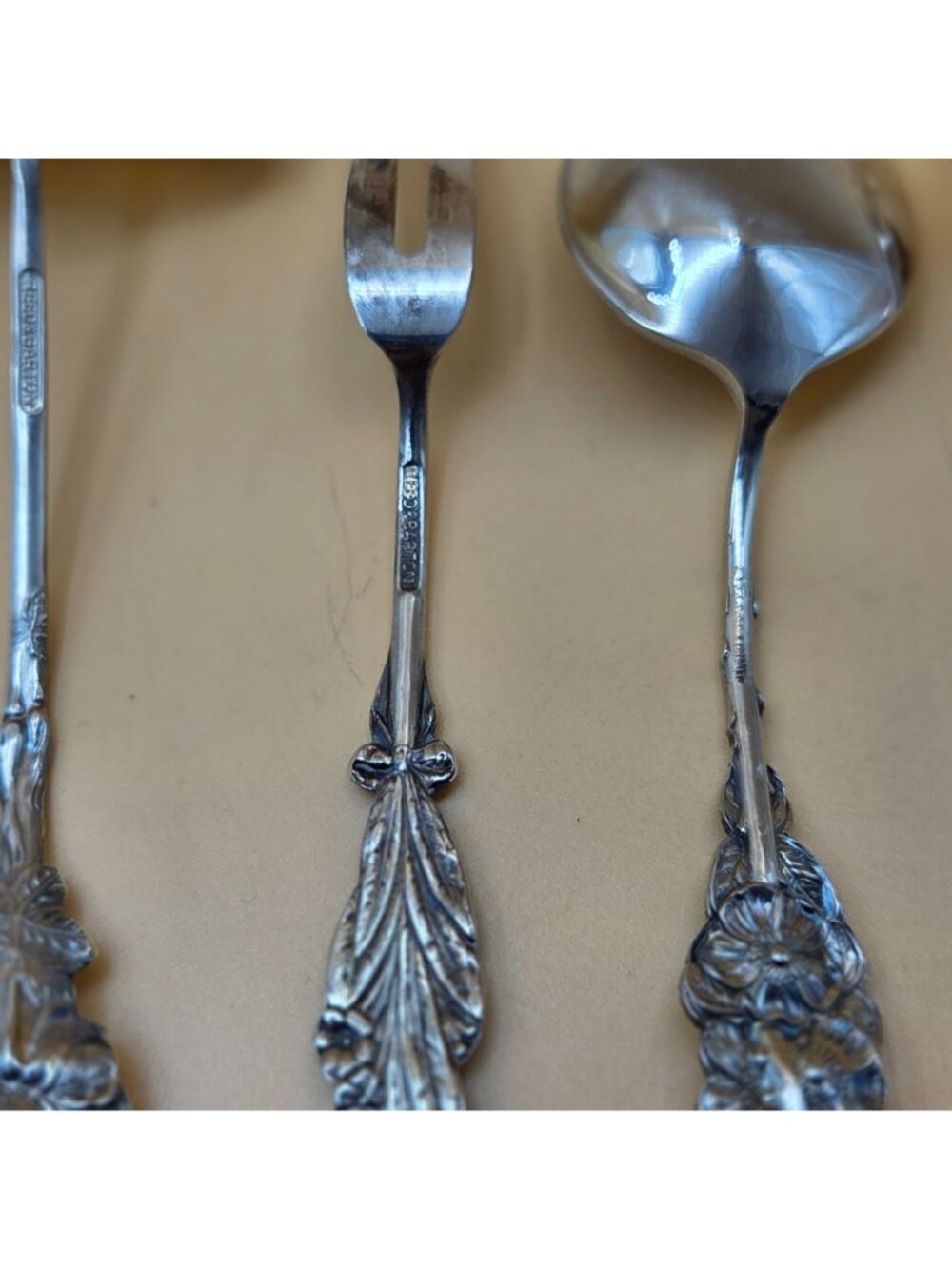 Reed & Barton Harlequin Silver Plate Floral Serving Utensils 5 Piece Set - Picture 13 of 16